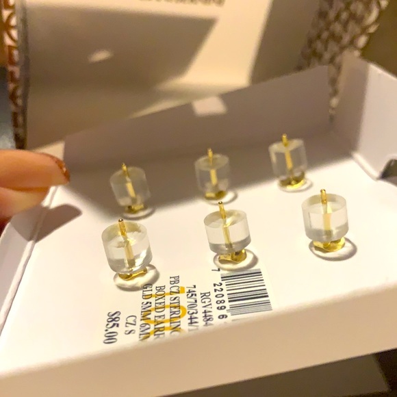 Gift Set of Earrings - Picture 5 of 5